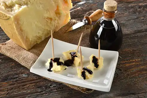 Parmigiano Reggiano con Aceto Balsamico